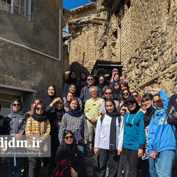 اردوی بازدید ۴۰ نفر از دانشجویان دختر دانشگاه فردوسی مشهد از روستای دیزبادبالا در طرح ملی ایران مرز پرگهر
